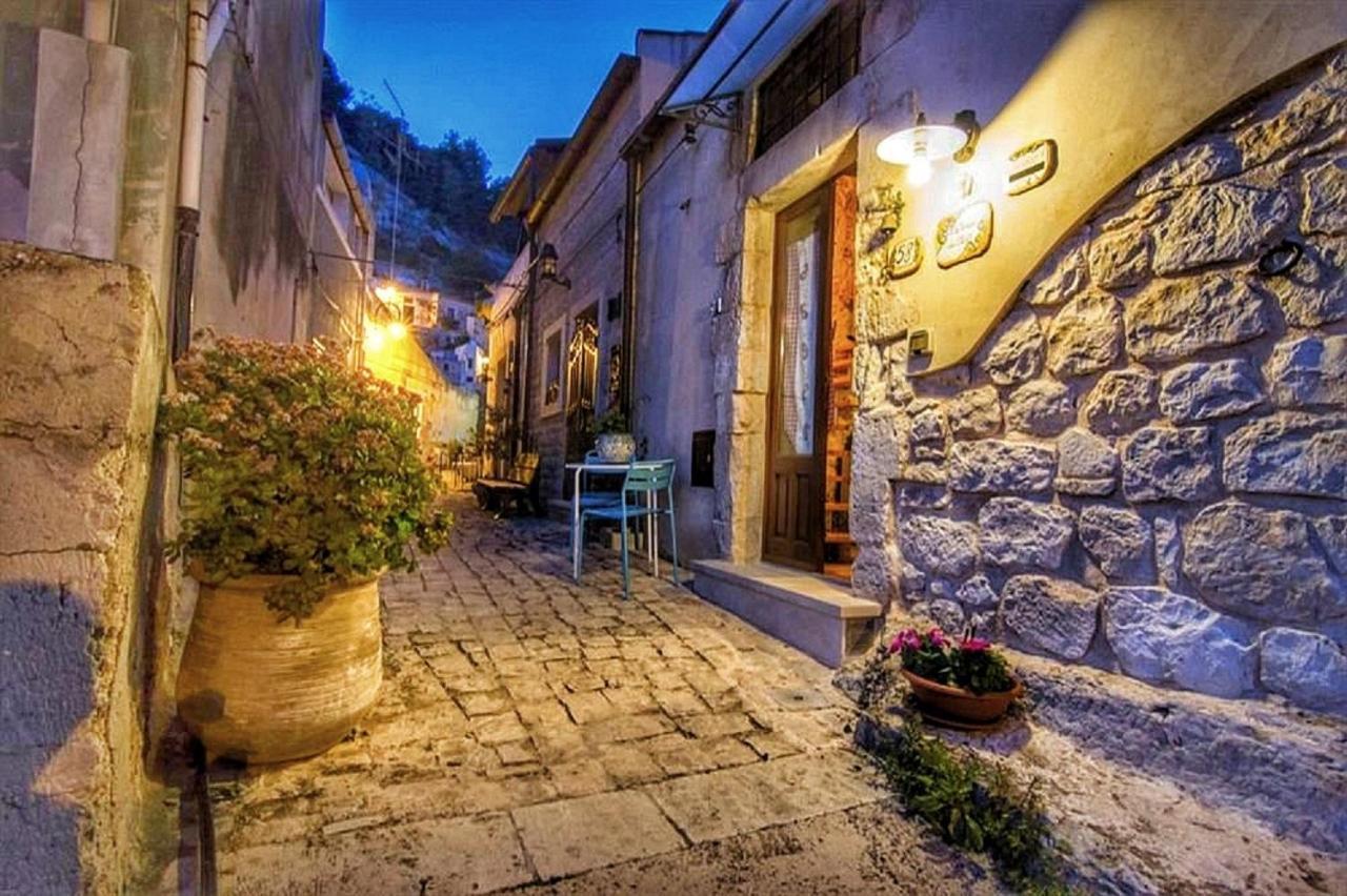 Lilibeth Houses - Charming & Lovely Views Scicli Buitenkant foto