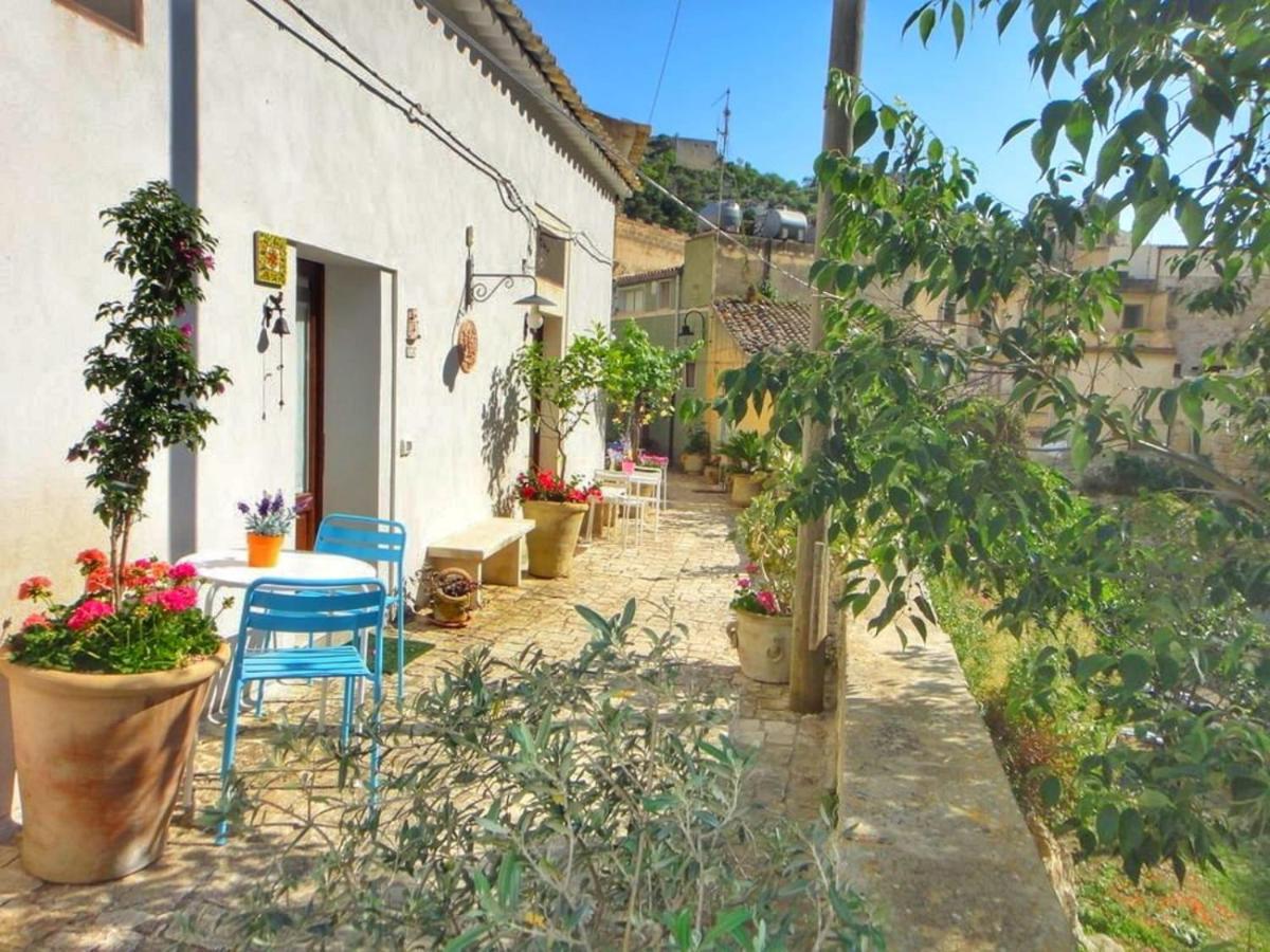 Lilibeth Houses - Charming & Lovely Views Scicli Buitenkant foto